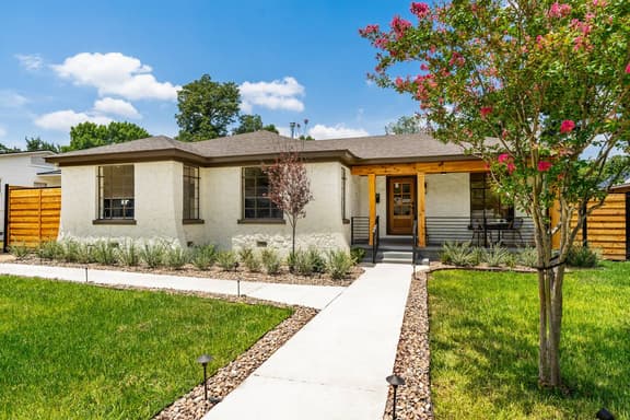 Stylish, Charming Home In The Heart of San Antonio