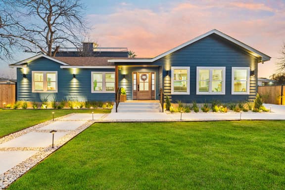 #1 NEW, Large Family House Next To The Pearl